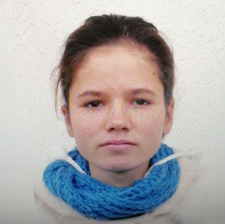 Tânără de 24 de ani, însărcinată, căutată de polițiști după ce s-a rătăcit în pădure la cules ciuperci