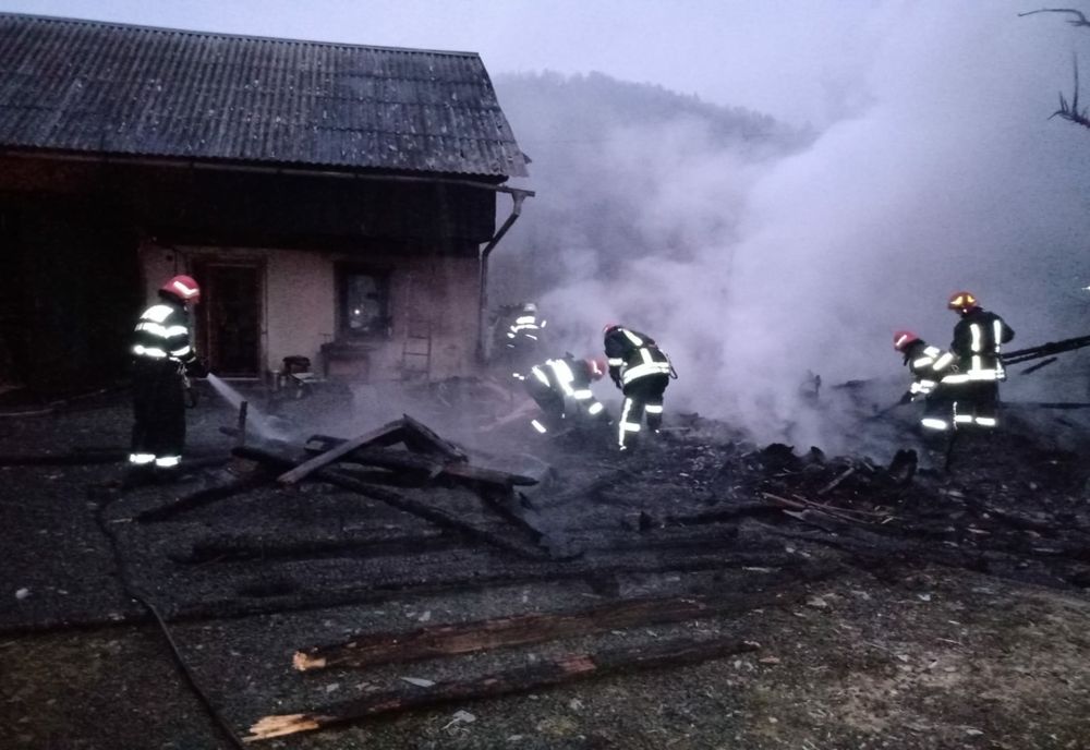 Locuințele a trei familii din Botoșani au fost afectate de incendii, în Ajun de Crăciun