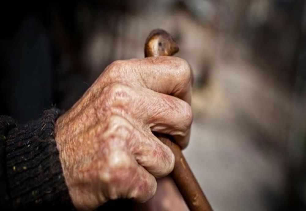 Bătrân bătut pentru un ceas și 200 de lei