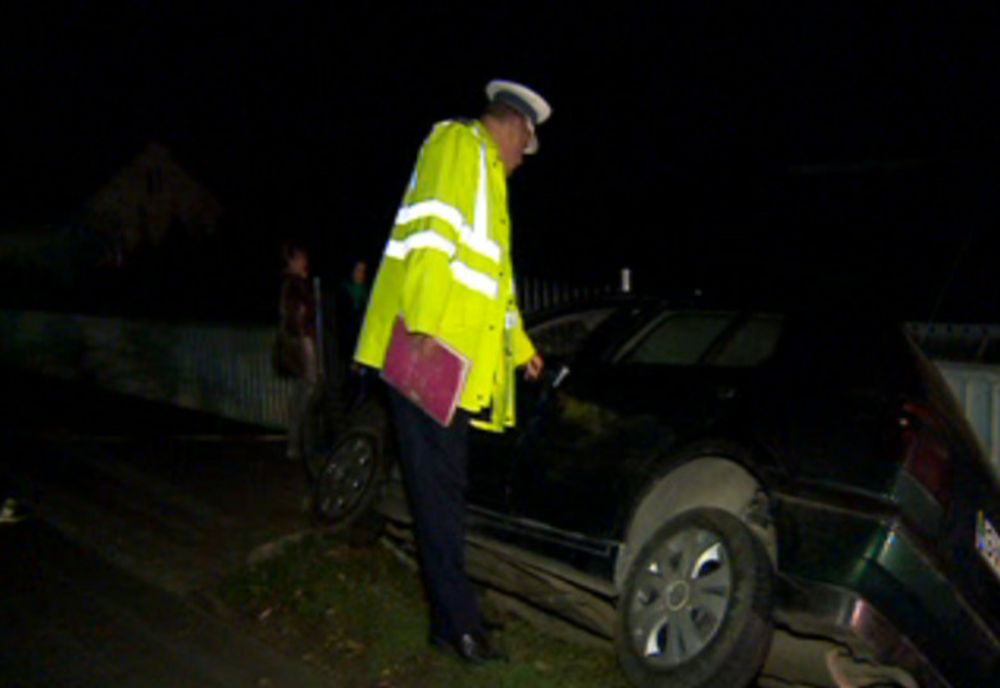 A băut, a urcat la volan, apoi s-a răsturnat cu mașina în șanț