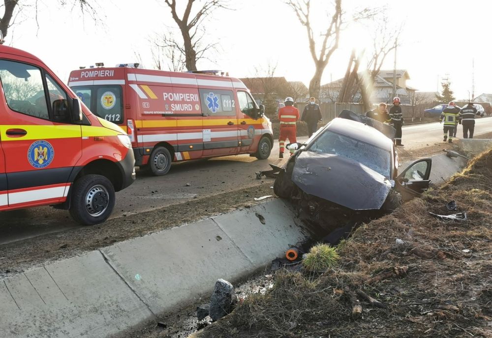 Accident în județul Botoșani! O tânără a ajuns la spital (FOTO)