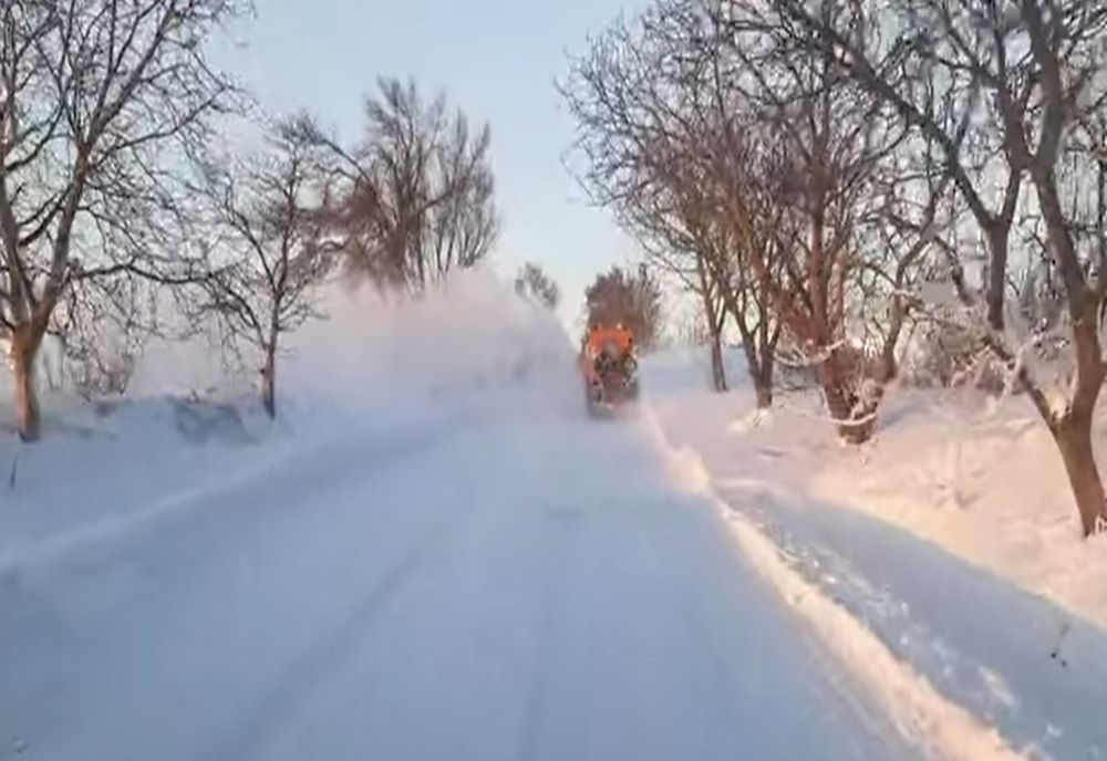  Restricții de circulație pe trei drumuri din Botoșani. 24 de apeluri la 112 de la persoane rămase blocate