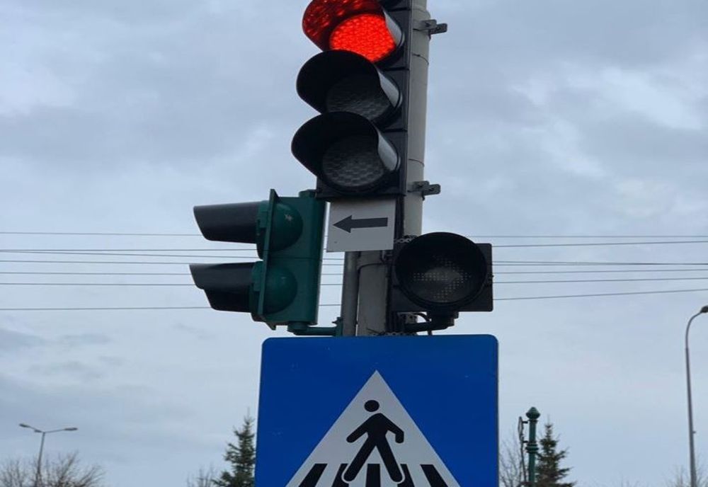A trecut pe roșu la semafor și a fost oprit de polițiști! Șoferul s-a ales cu dosar penal
