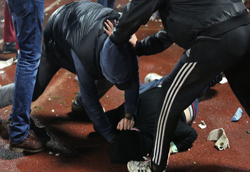 Tineri reținuți după  s-au bătut pe o terasă din Albești