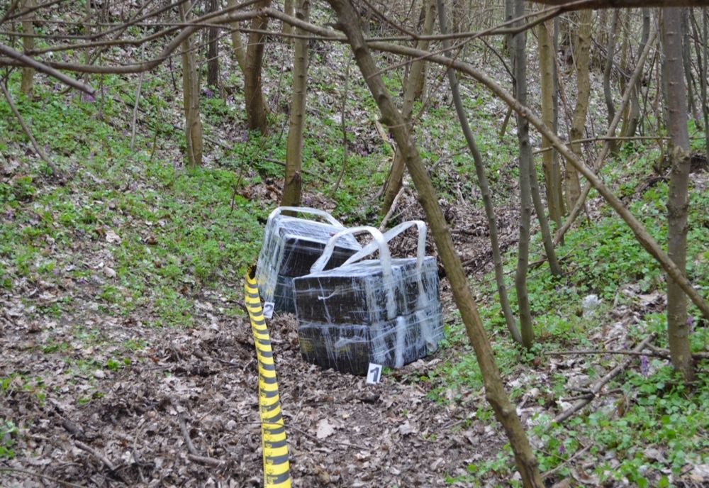 Colete cu țigări de contrabandă descoperite la frontiera cu Ucraina