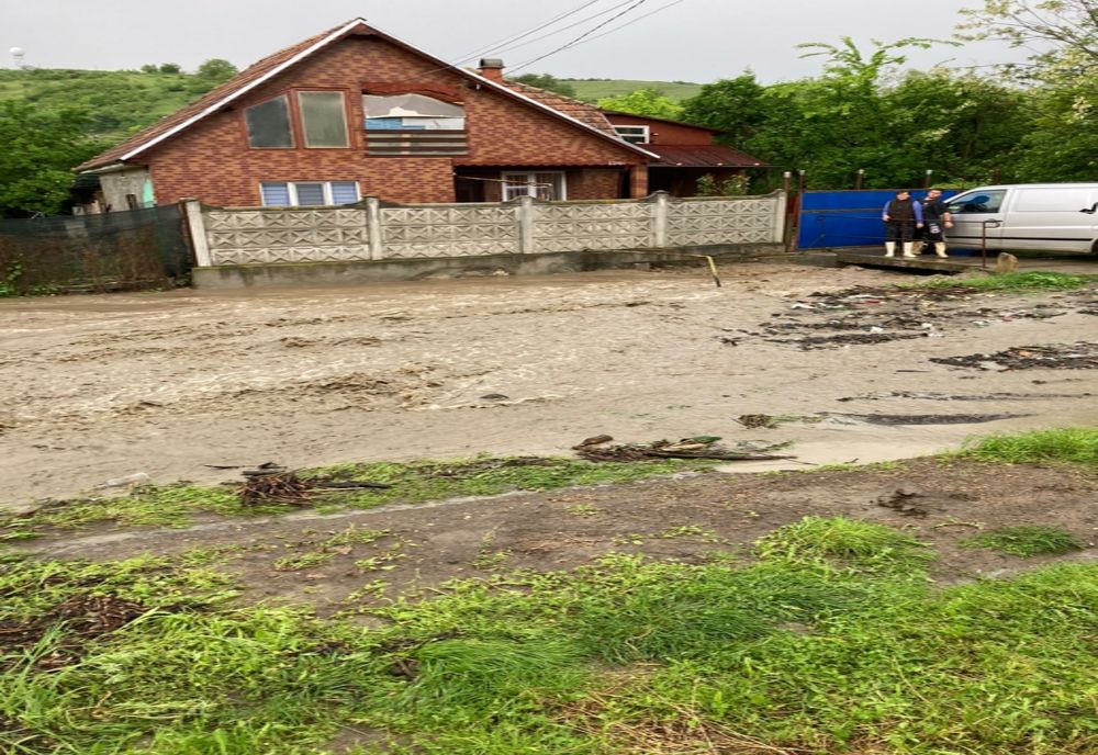 14 bazine hidrografice sub avertizări de inundații