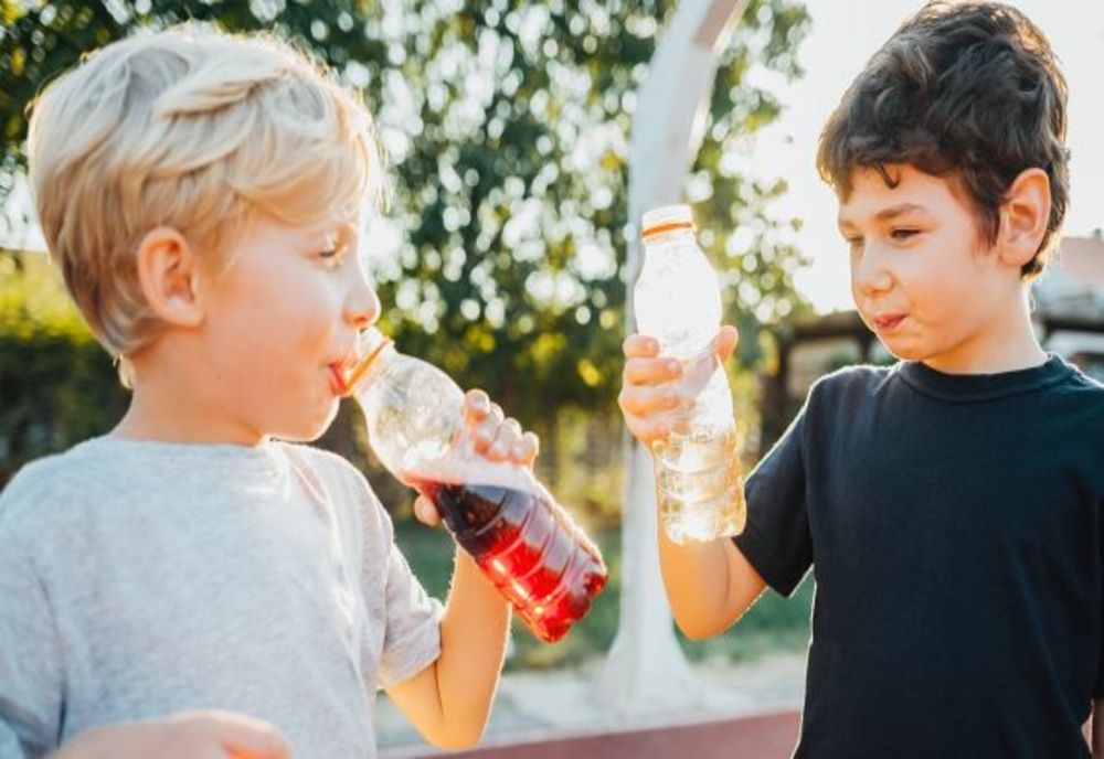 Eurostat. Peste 3% din populația României consumă, zilnic, sucuri îndulcite cu zahăr