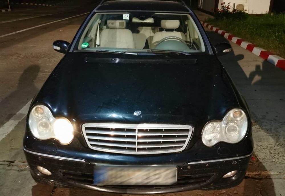 A încercat să părăsească România cu un auto radiat din circulaţie