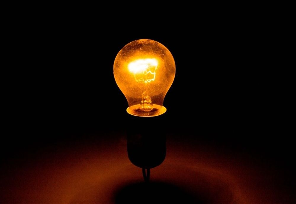 Cum să nu te ardă la buzunare prețul facturii la curent. Recomandările ANPC