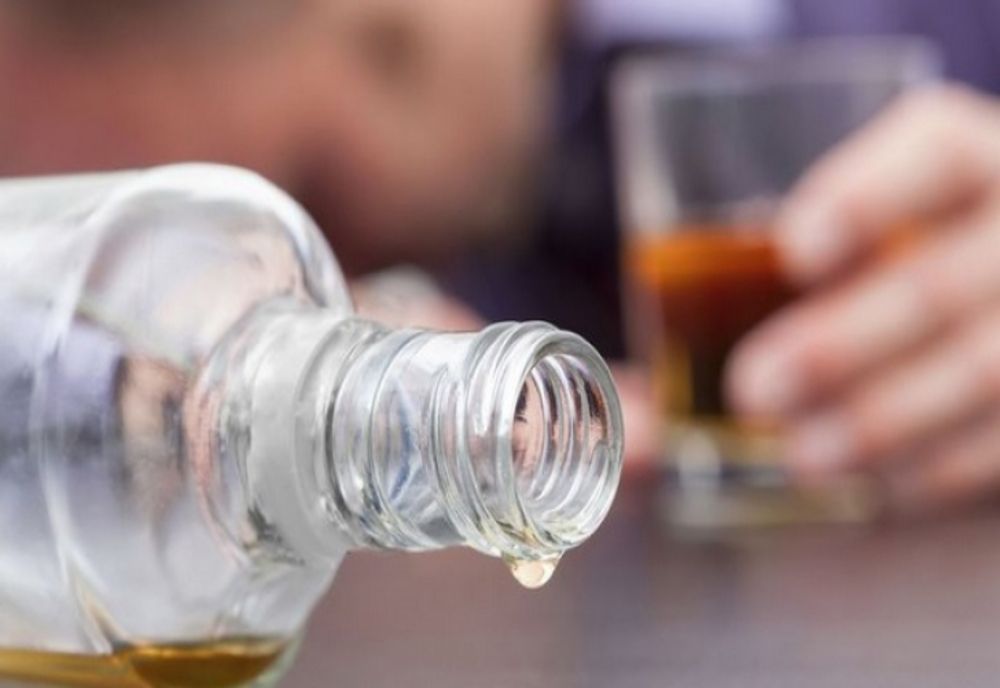 O femeie a câșigat un pariu, că poate să bea o halbă de votcă! Ce s-a întâmplat cu ea