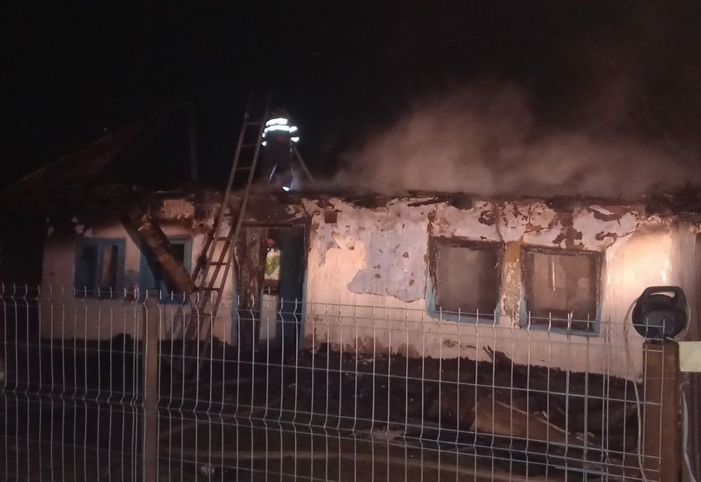  Incendiu devastator în Botoșani, au rămas fără casă în miezul iernii