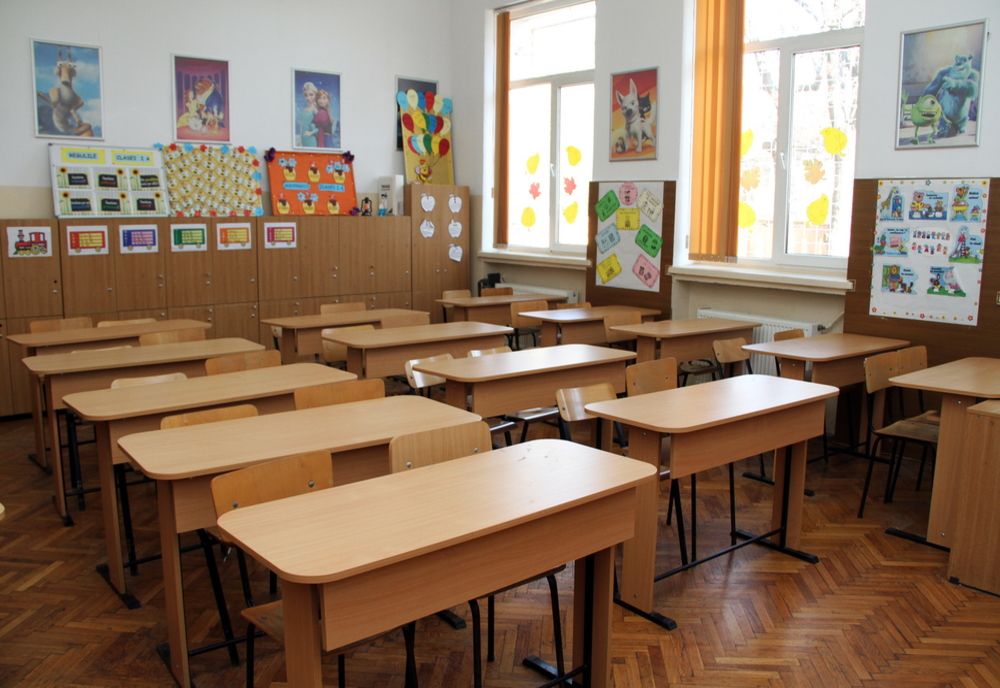 Profesorii de la Colegiul 'Mihai Eminescu' au protestat faţă de modificarea planului de şcolarizare