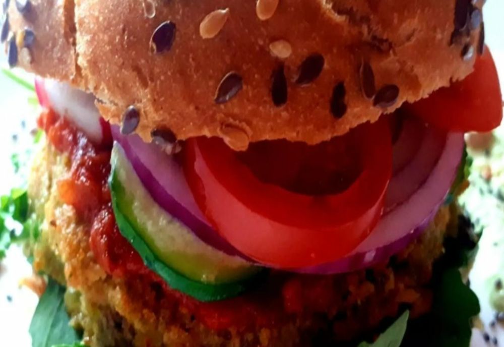 Burgerul care te ferește de orice boală! Tot ce ai nevoie pentru preparare