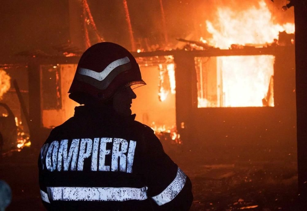 Cel puțin două incendii pe zi stinse de pompierii botoșăneni, în prima lună a anului