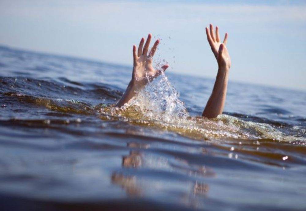 Un bărbat de 58 de ani a fost găsit înecat într-un iaz