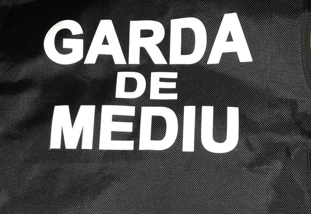 Transport cu textile second hand care prezintă risc pentru sănătatea şi siguranţa consumatorilor, oprit de Garda de Mediu  