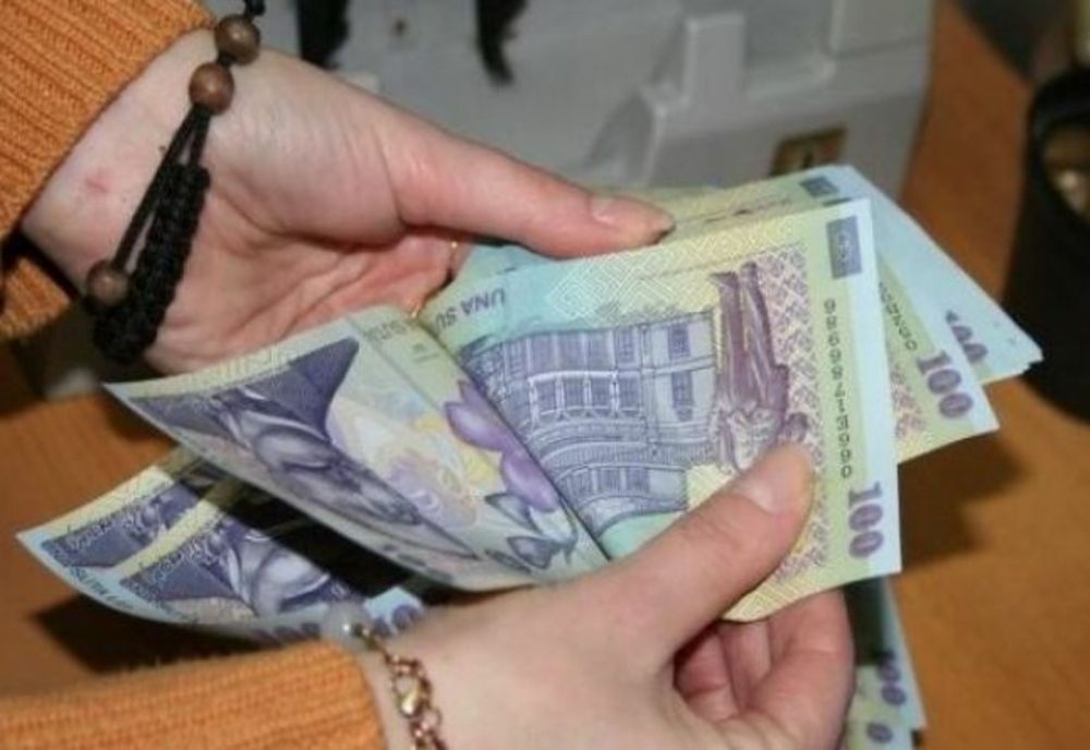 Dosar penal pentru o tânără care a găsit pe stradă 10.00 de lei. Ai cui erau banii