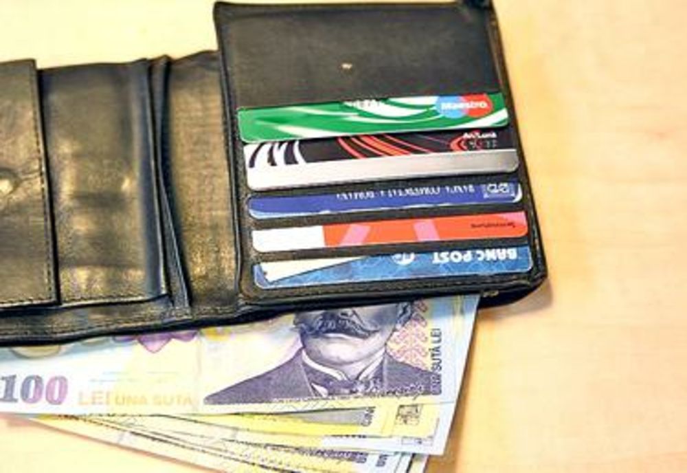 Portofel adus la sediul poliției de un cetățean cu spirit civic