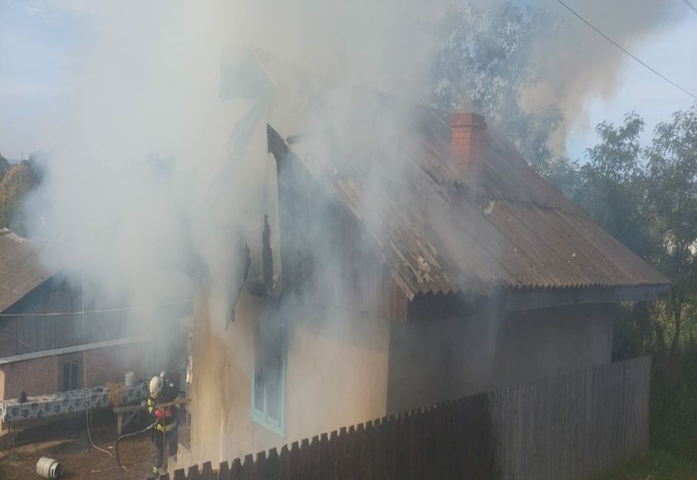Prezența de spirit a unui bătrân de 91 de ani care a suferit arsuri în urma unei explozii, urmată de incendiu