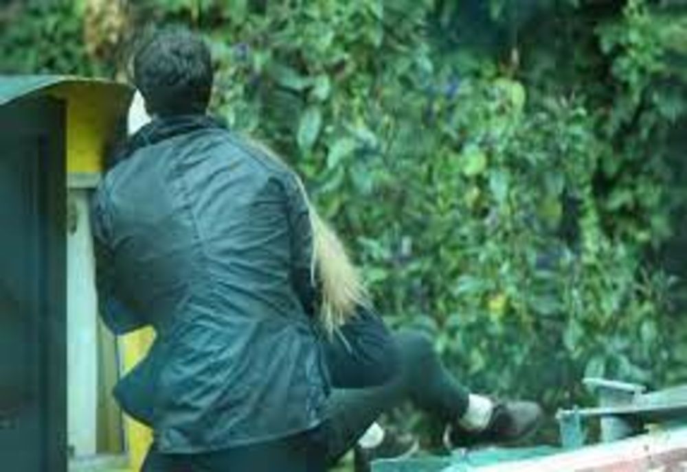 Au răpit o tânără de lângă prietenul ei! Au fost depistați într-o comună din Iași