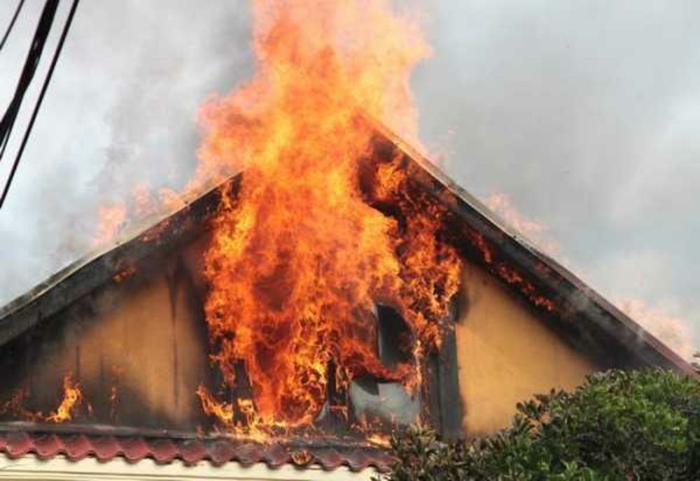 Incendii la trei locuințe din județul Botoșani din cauza coșurilor de fum necurățate