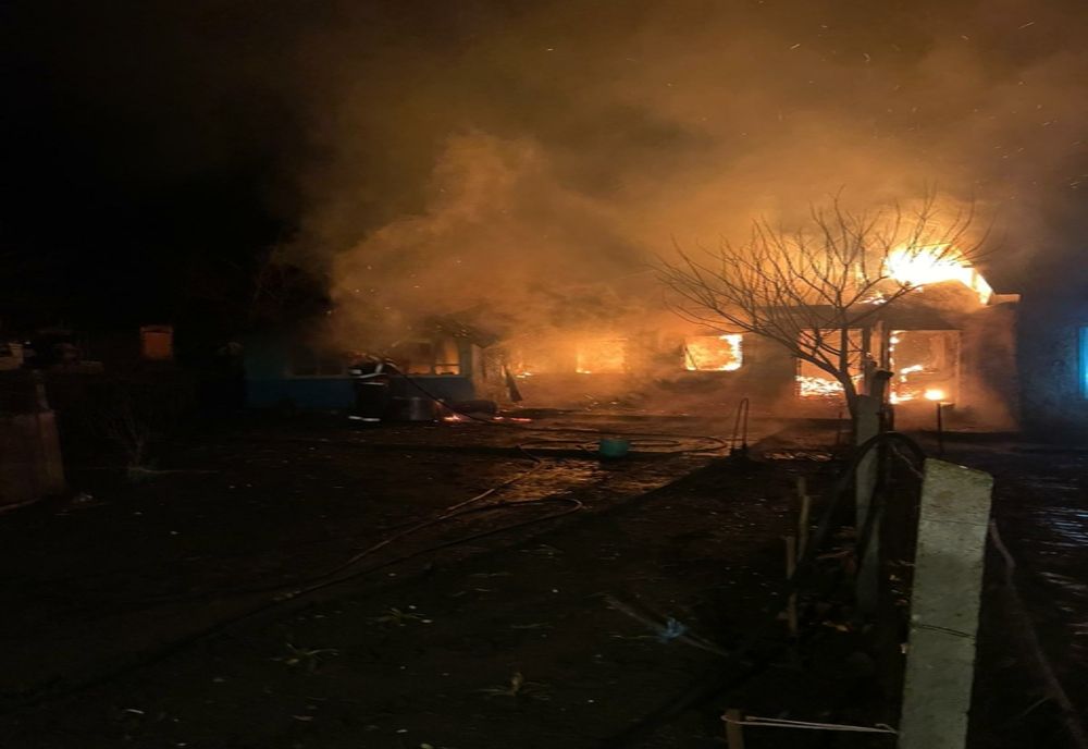 Neputiincioși s-au uitat cum arde agoniseala de-o viață