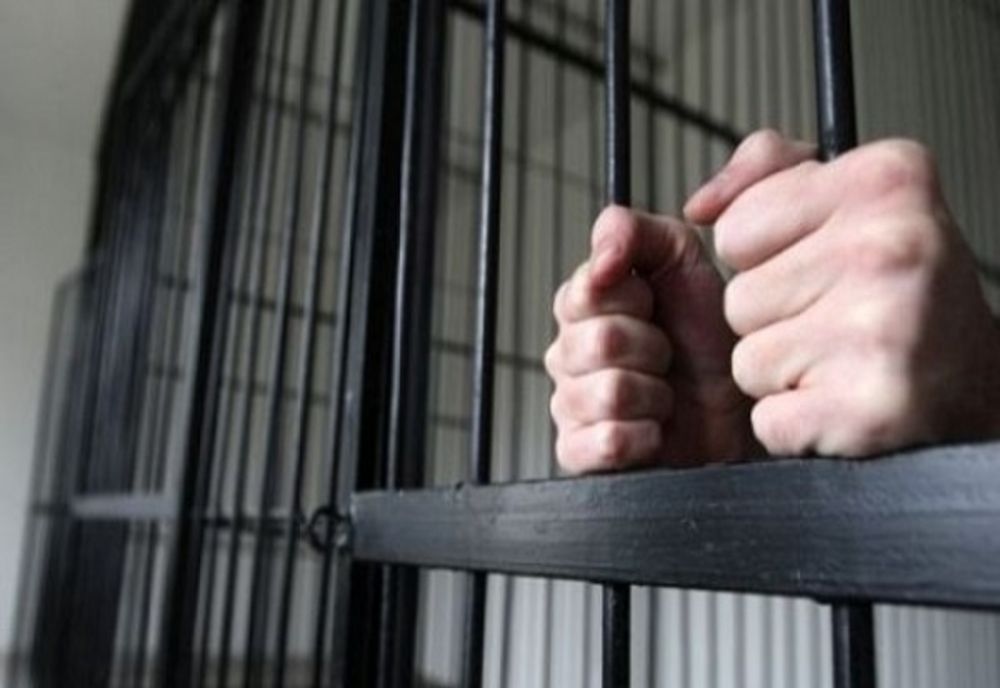 Un bărbat s-a îmbătat și a încălcat ordinul de protecție emis împotriva sa. S-a trezit în penitenciar