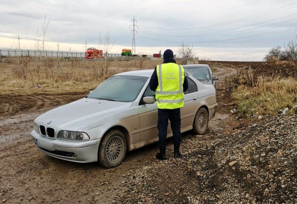 A încercat să treacă vama cu permis fals