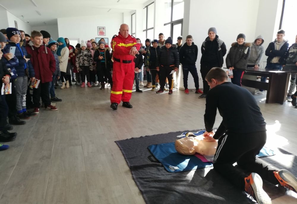 „Școala Altfel”: Continuă întâlnirile pompierilor cu elevii și profesorii