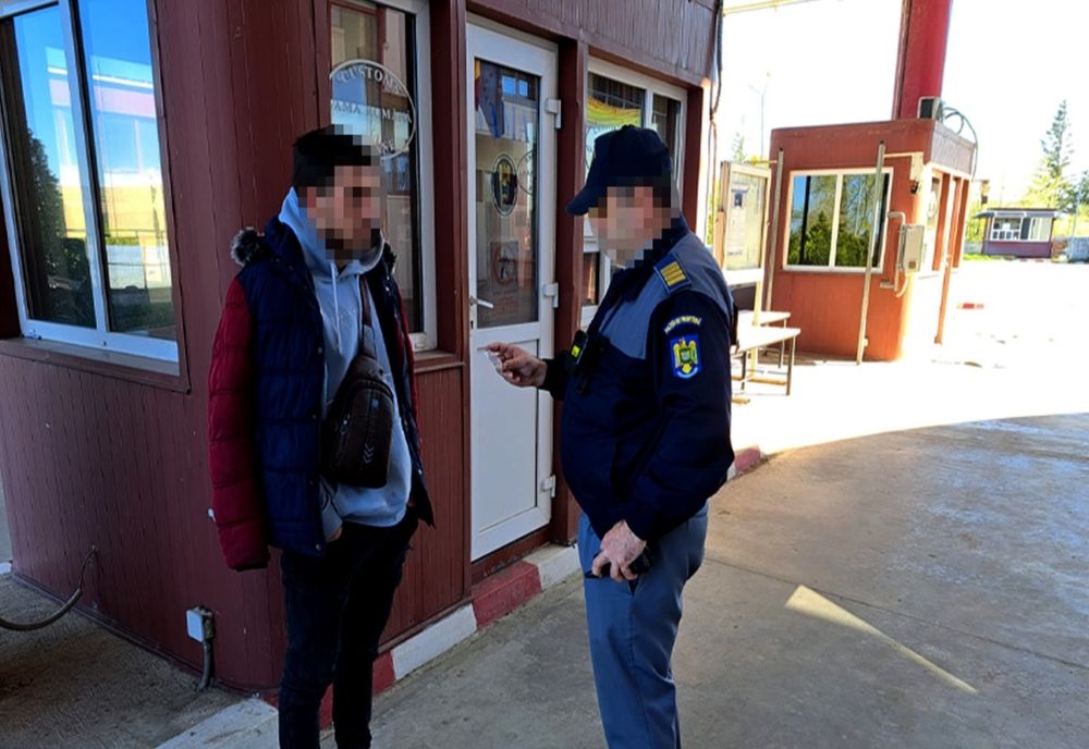 Fals procurat cu 950 de euro, descoperit la controlul de frontieră 