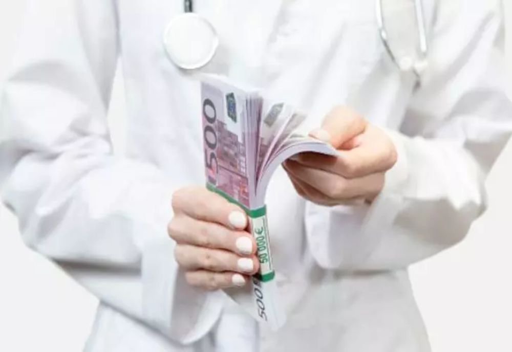 Bolnavi de corupție: mită de până la 15.000 de euro pentru un post la spitalul din Botoșani - 11 persoane au fost reținute