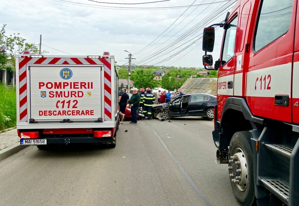 Un tânăr și un copil au ajuns la spital în urma unui accident rutier