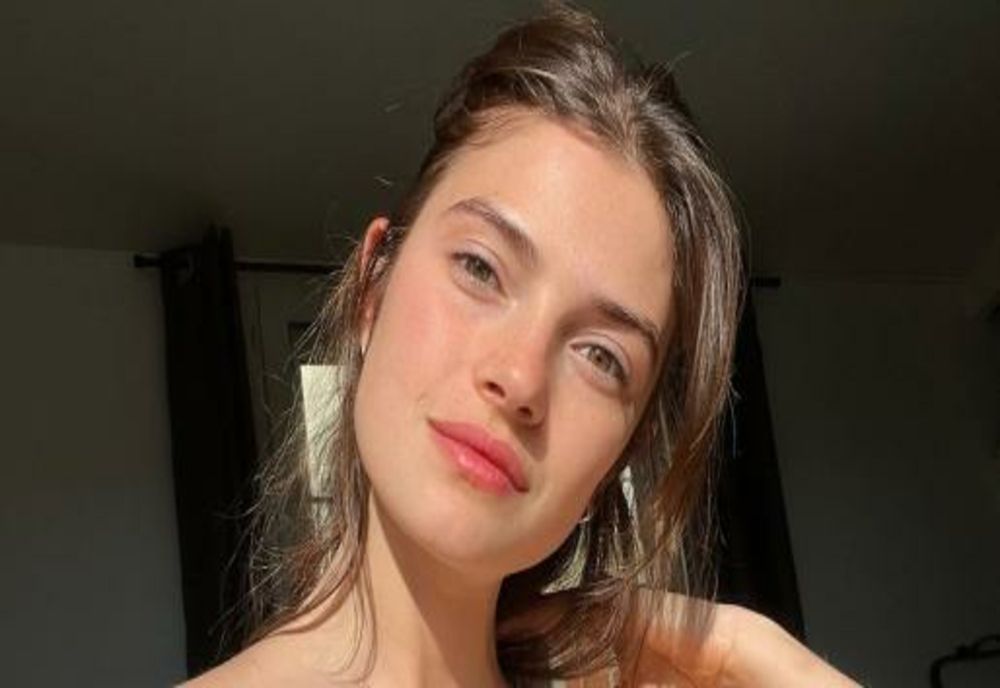 Acneea din cauza soarelui: gesturile care trebuie făcute înainte de plajă în rutina de frumusețe pentru a o evita