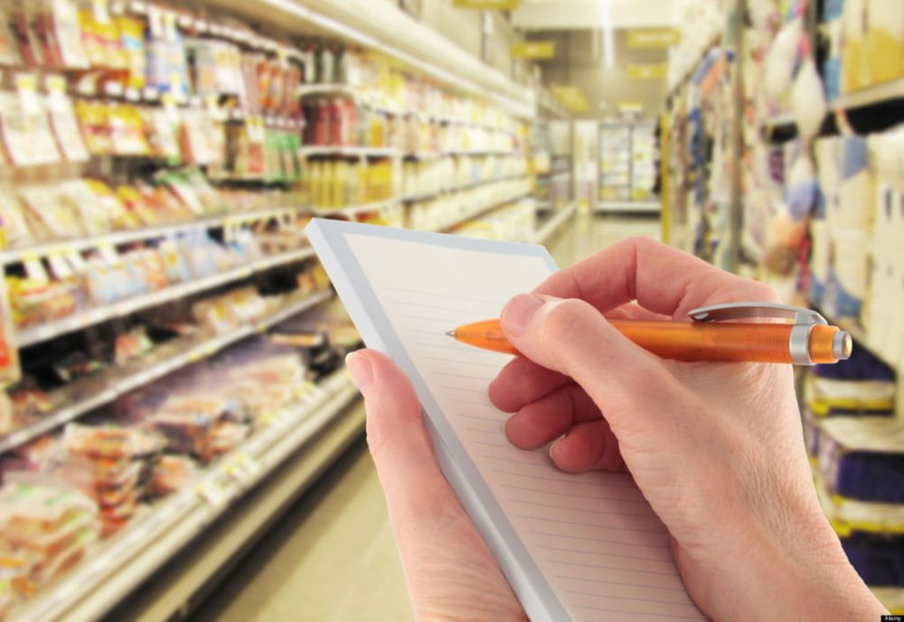 Consumul scade pentru a patra lună consecutiv: risc uriaș de recesiune