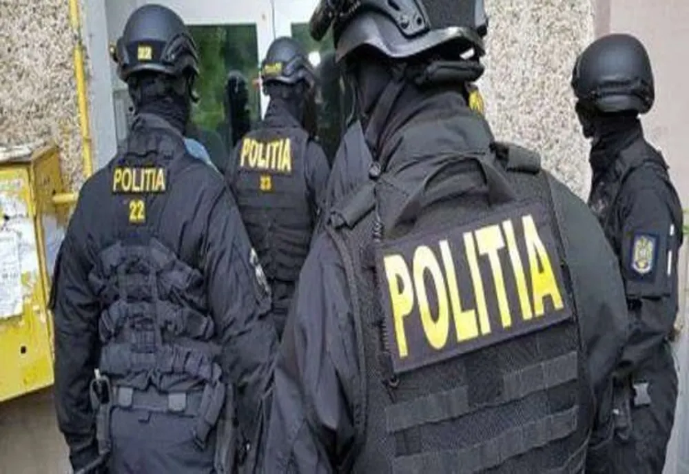 Tineri reținuți pentru șantaj, tâlhărie și lipsire de libertate