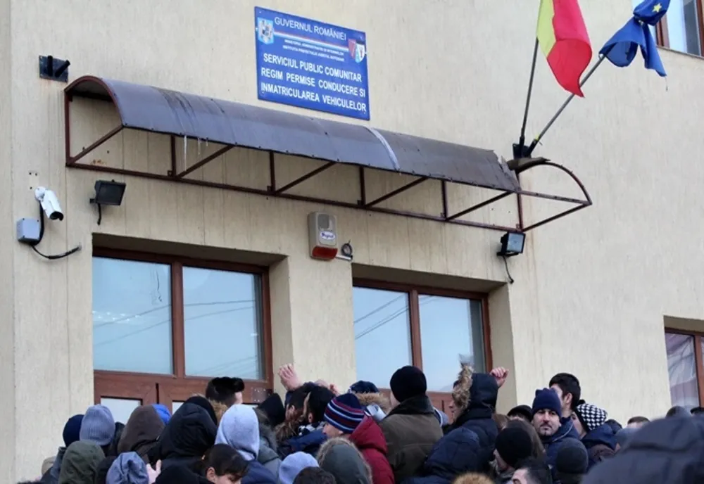 Serviciul Înmatriculări și-a suspendat activitatea. Doi angajați sunt infectați cu COVID