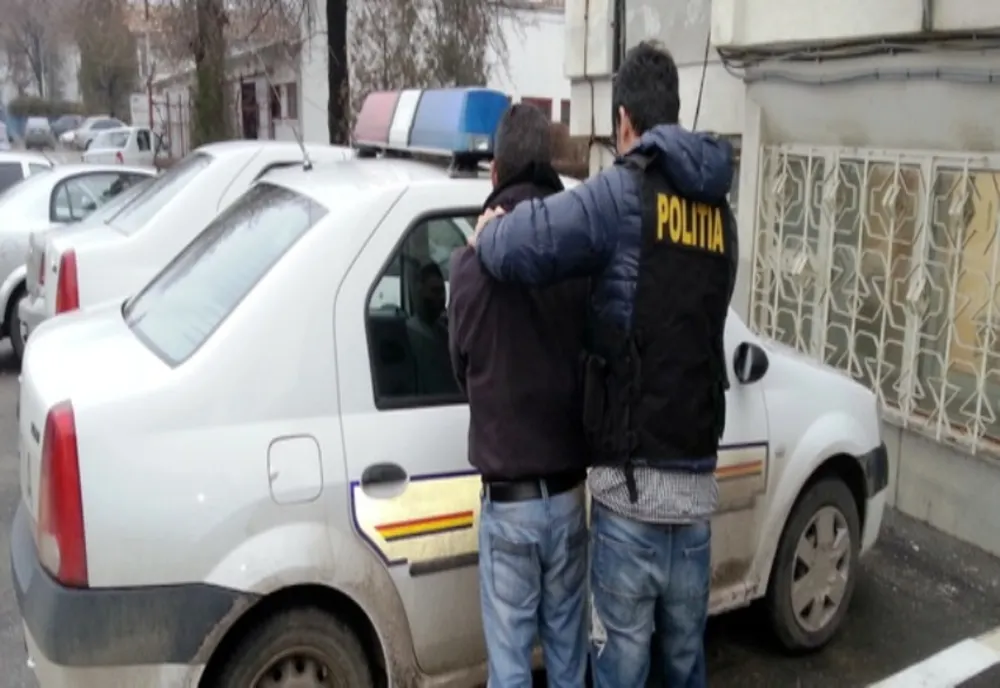 Cercetați pentru furt și amendați pentru nerespectarea ordonanțelor militare