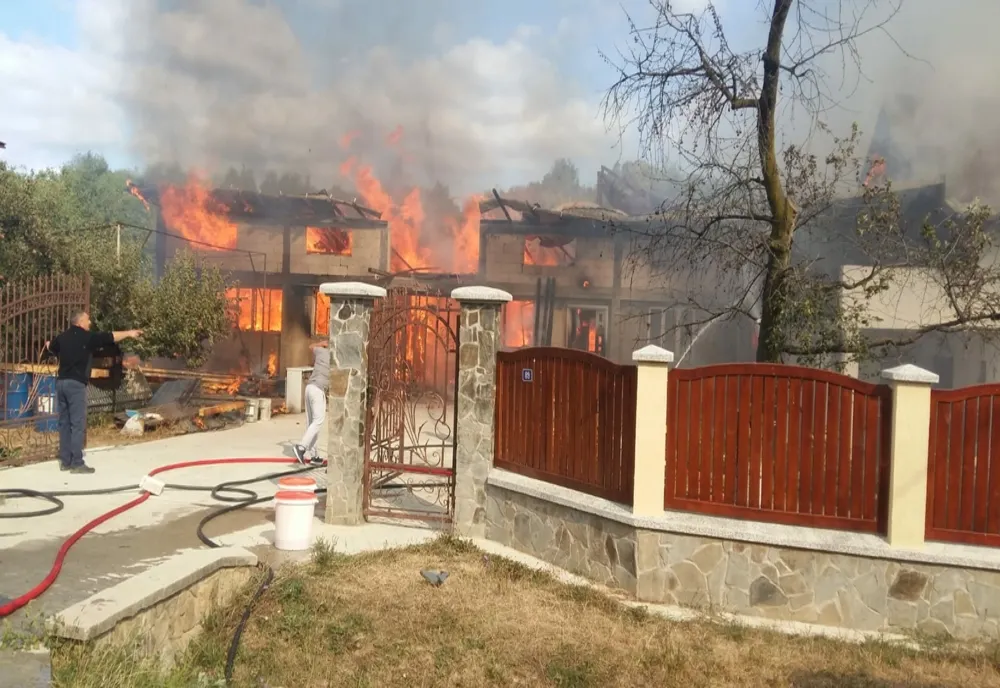 Incendiu violent în județul Botoșani (FOTO)