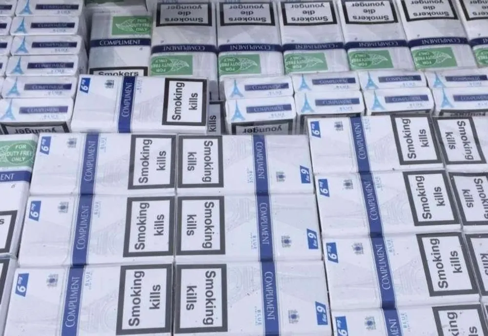 Țigări de contrabandă găsite la vânzare într-un magazin din Darabani