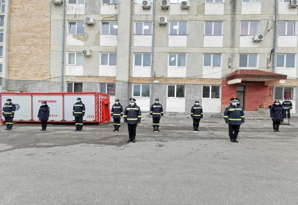 Pompieri botoşăneni avansaţi în grad, de Ziua Naţională a României