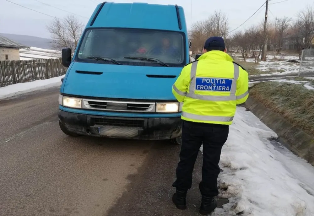 Autoturism cu documente falsificate depistat în trafic