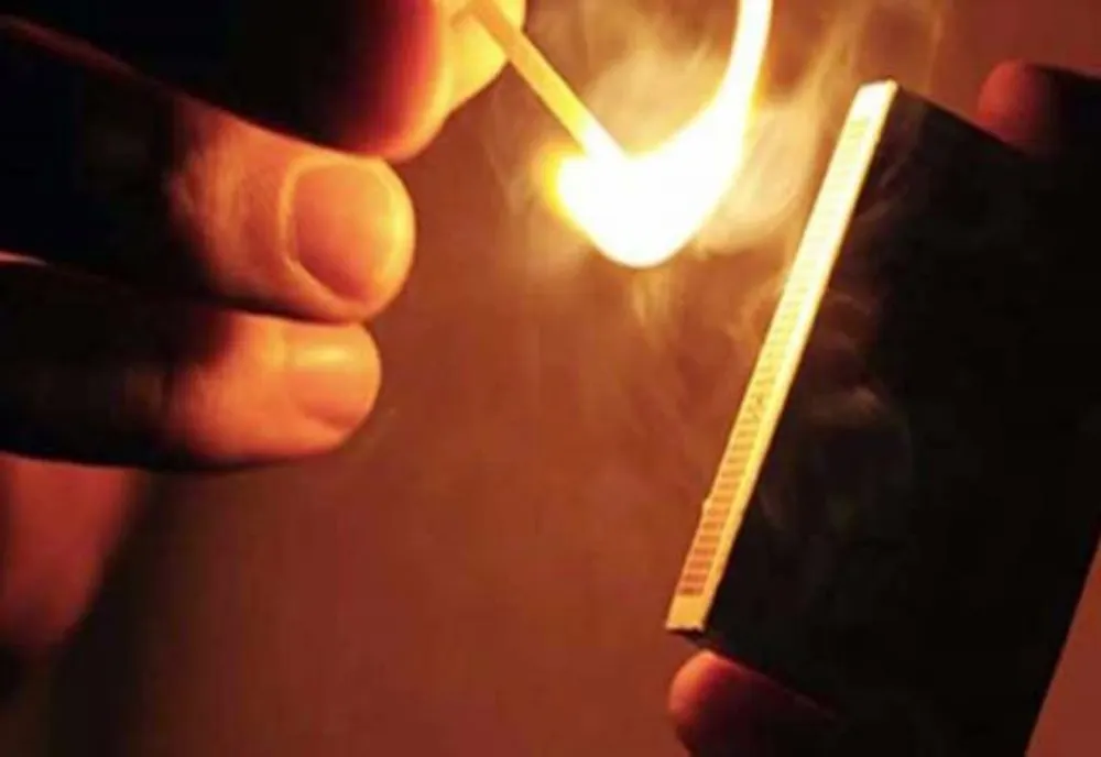 Dragoste înflăcărată! Și-a stropit soțul cu benzină și i-a dat foc