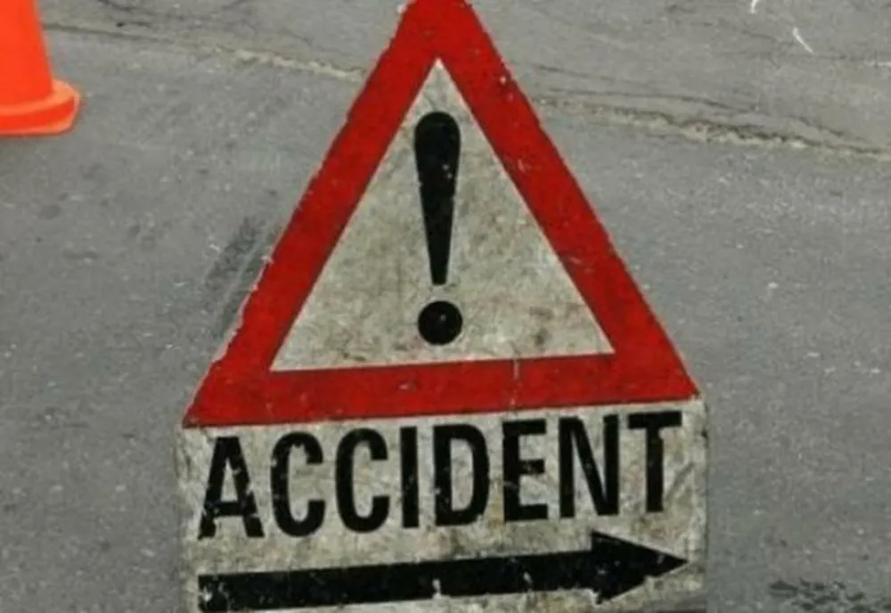Trei autoturisme implicate într-un accident rutier