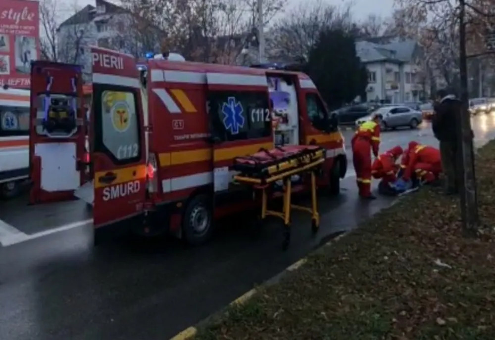 O femeie şi doi copii, spulberați pe o trecere de pietoni