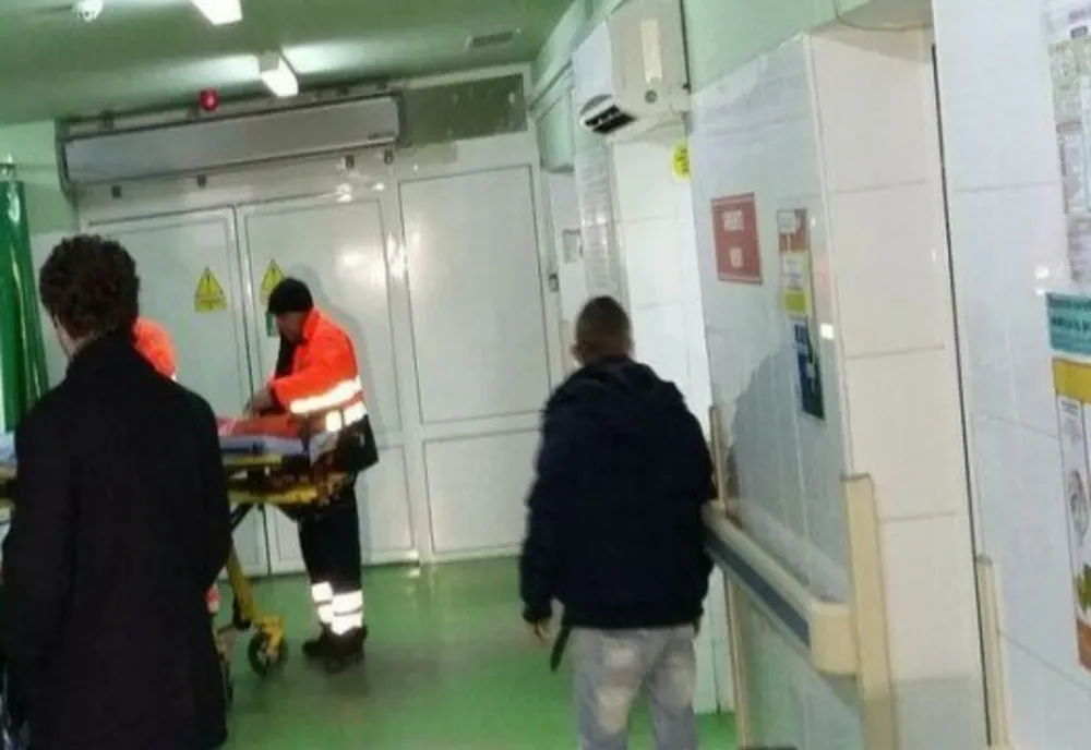 S-a dus la Urgențe cu o durere la deget. A murit în timp de primea îngrijiri