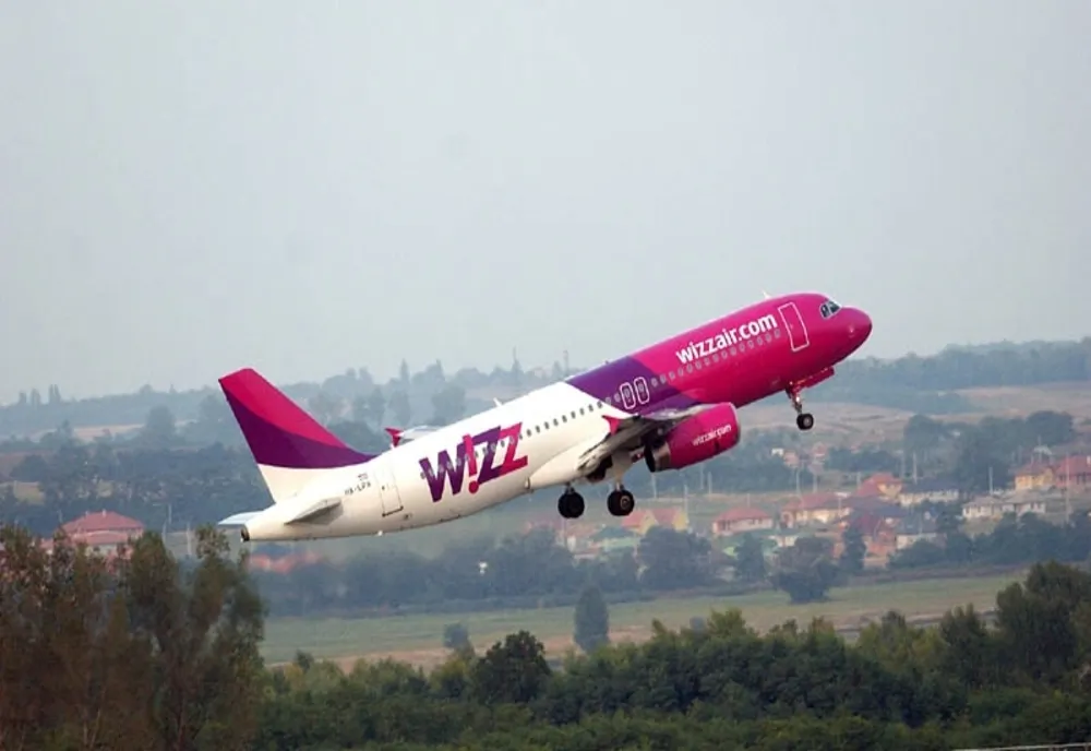 Avion nevoit să aterizeze DE URGENȚĂ din cauza unei țigări