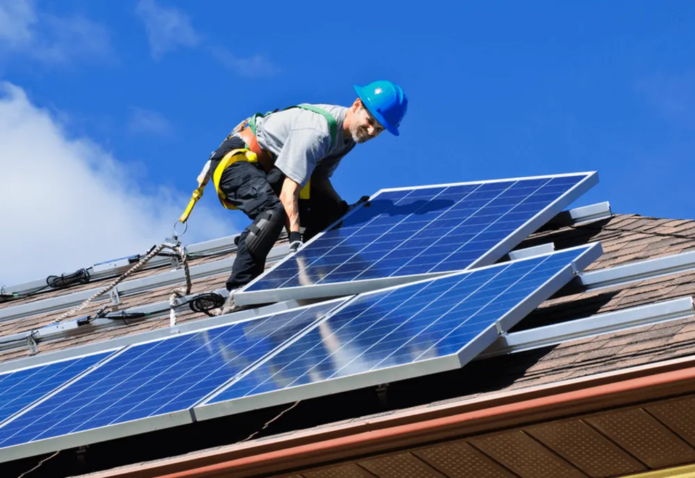 Comisia a aprobat o schemă românească în valoare de 259 de milioane de euro pentru sprijinirea investițiilor în baterii, celule și panouri fotovoltaice
