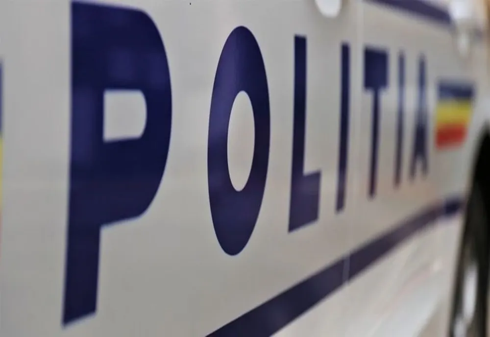 Polițiștii i-au reținut mașina pentru expertiză. Șoferul n-a fost de acord și a furat-o din curtea instituției