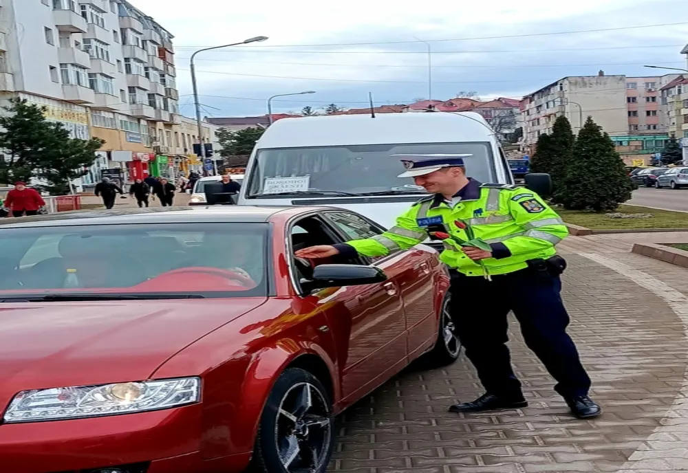 8 MARTIE, cu flori și mesaje preventive