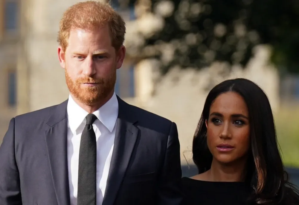 Prințul Harry și Meghan susțin că au fost implicați într-o „urmărire cu mașini aproape catastrofală” cu paparazzi, în care au fost evitate “la limită” coliziuni cu alte vehicule